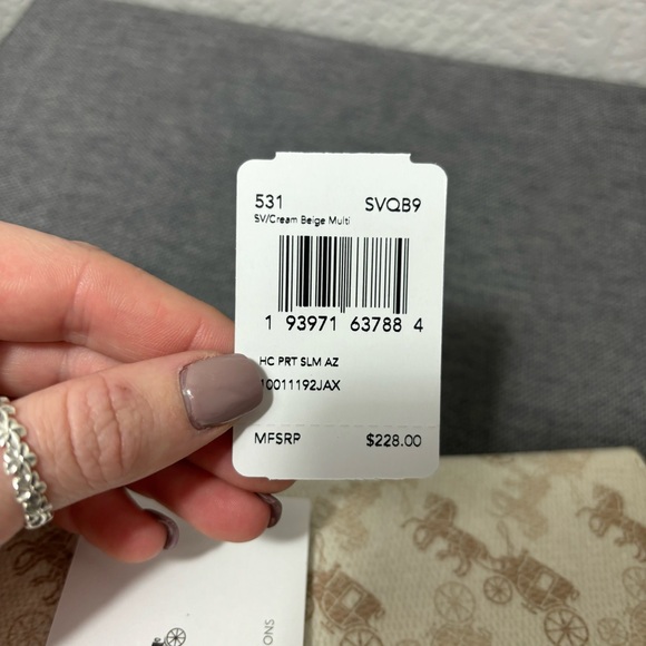 NWT COACH SLIM ACCORDION ZIP WALLET WITH HORSE AND CARRIAGE PRINt CREAM BEIGE - Picture 7 of 11